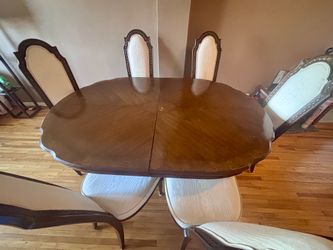 Dining room table with 6 chairs