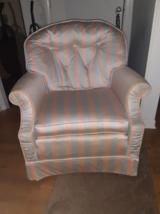 Satin Excellent Cond. Sitting Chair