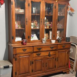 Ethan Allen Hutch / China Cabinet 