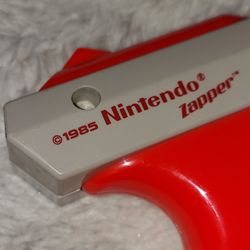 Original 1985 Nintendo NES Zapper.