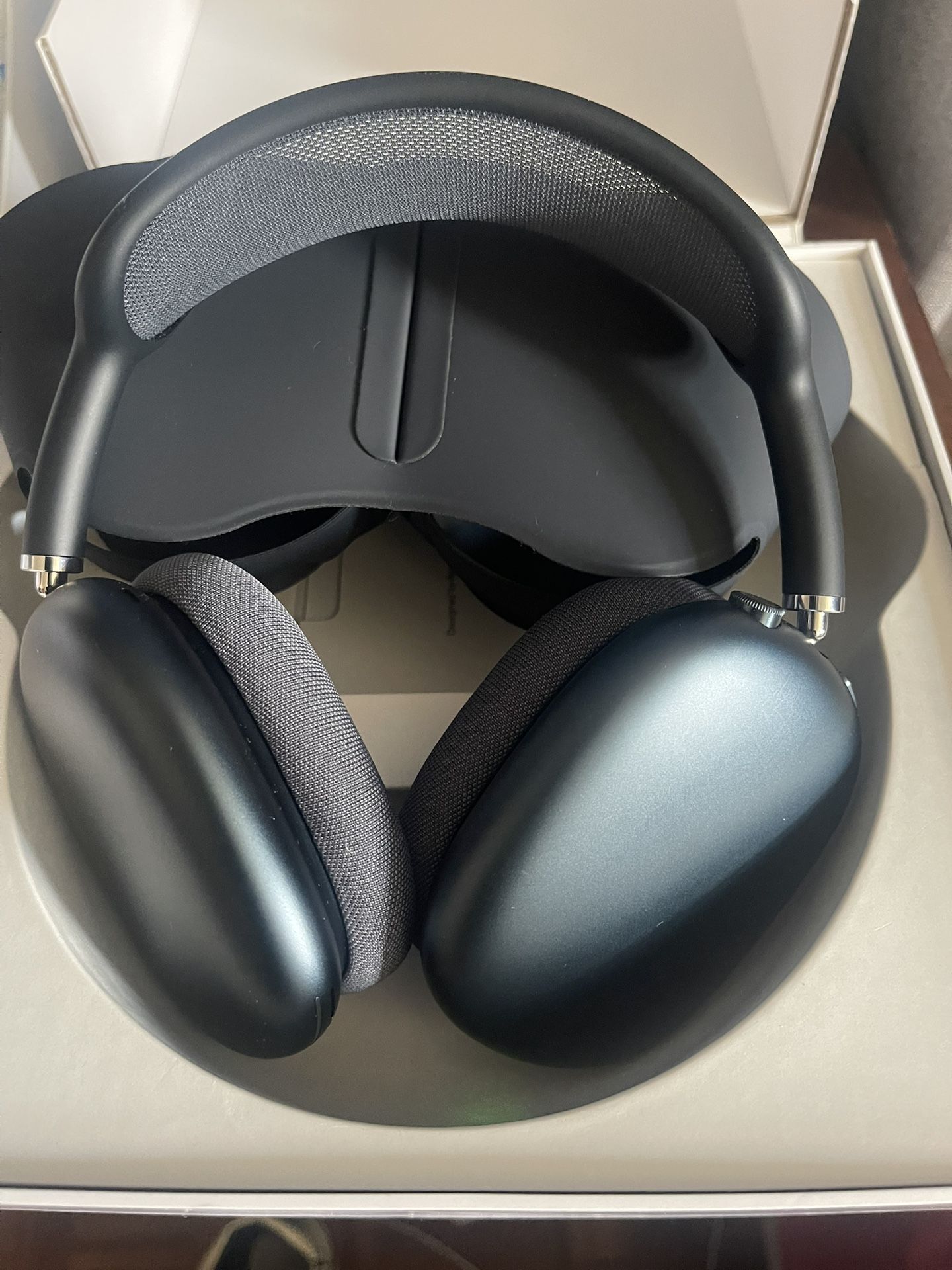 AirPod Max Midnight Color