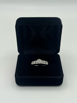 Ladies Platinum Diamond Solitaire Engagement Ring