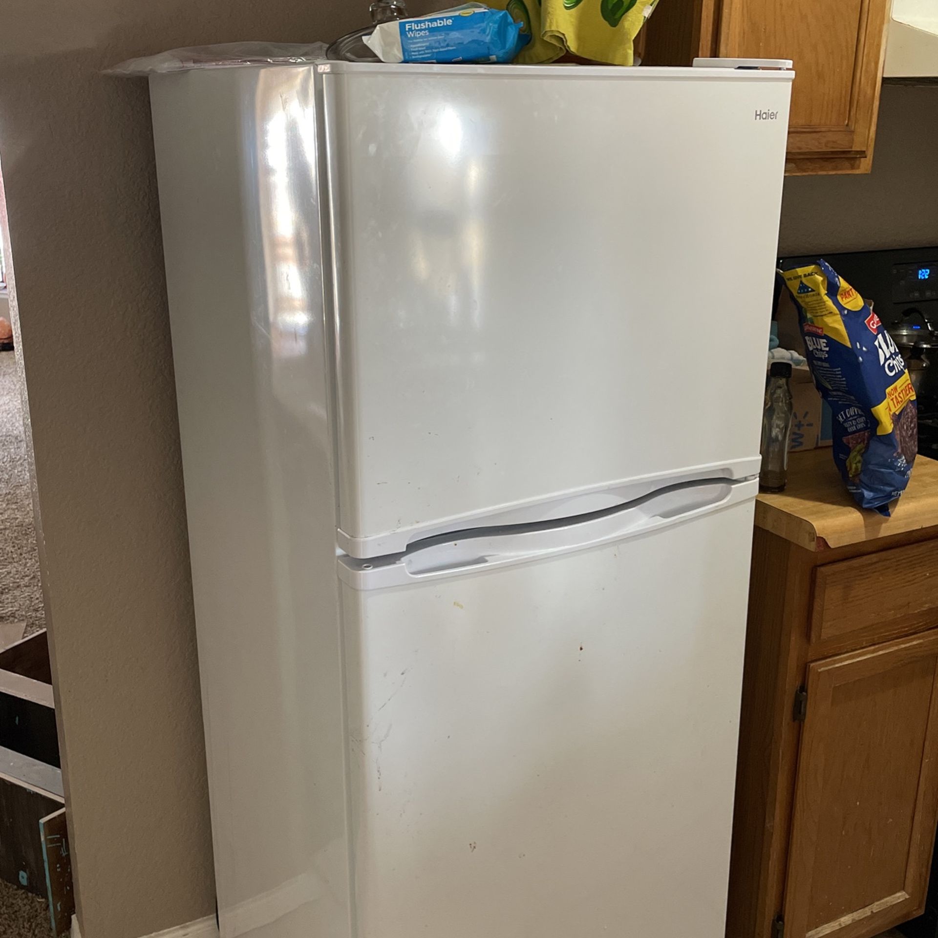 1 Year Old 3/4 Size Fridge