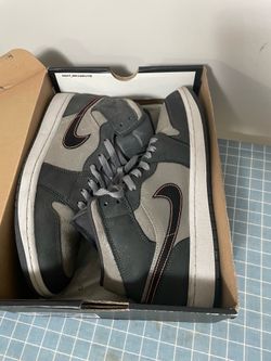 Air Jordan 1 Mid  size 9.5 in men