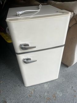 Retro Mini Fridge/Freezer combo