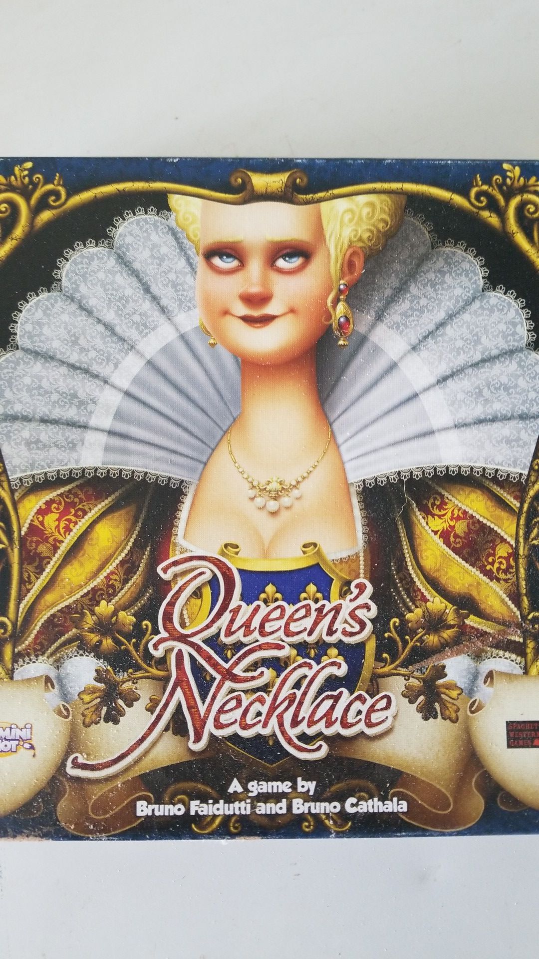 Queens Necklace board game