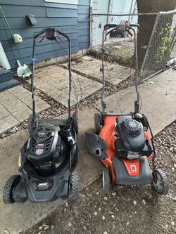2 Self Propelled Lawn Mowers (Husqvama &’ Craftsman) 60$ both