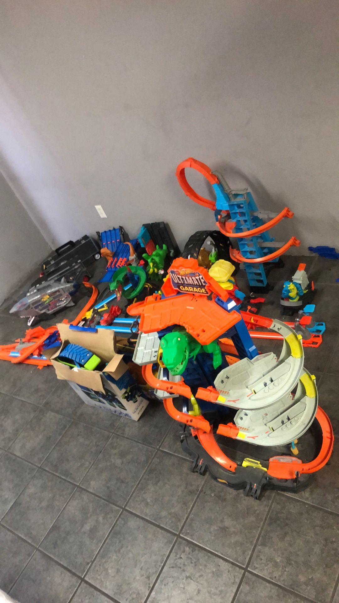 Hot Wheels Cars And Tracks lot