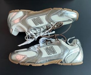 Round toe lace-up low-top lifestyle shoes for women silver