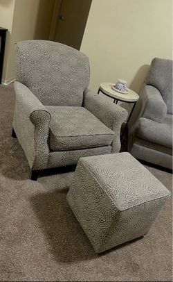 Havertys Accent Chair with Ottoman full details in photo gallery pickup Gaithersburg md20877