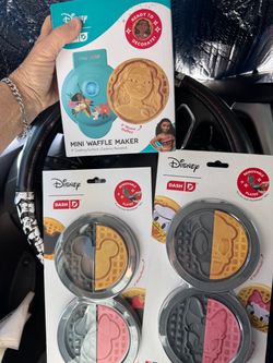 Disney Dash waffle maker Bonus Plates new