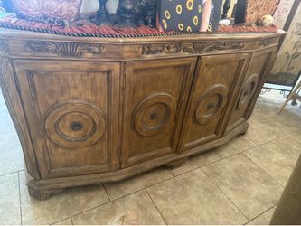 Buffet/entry table