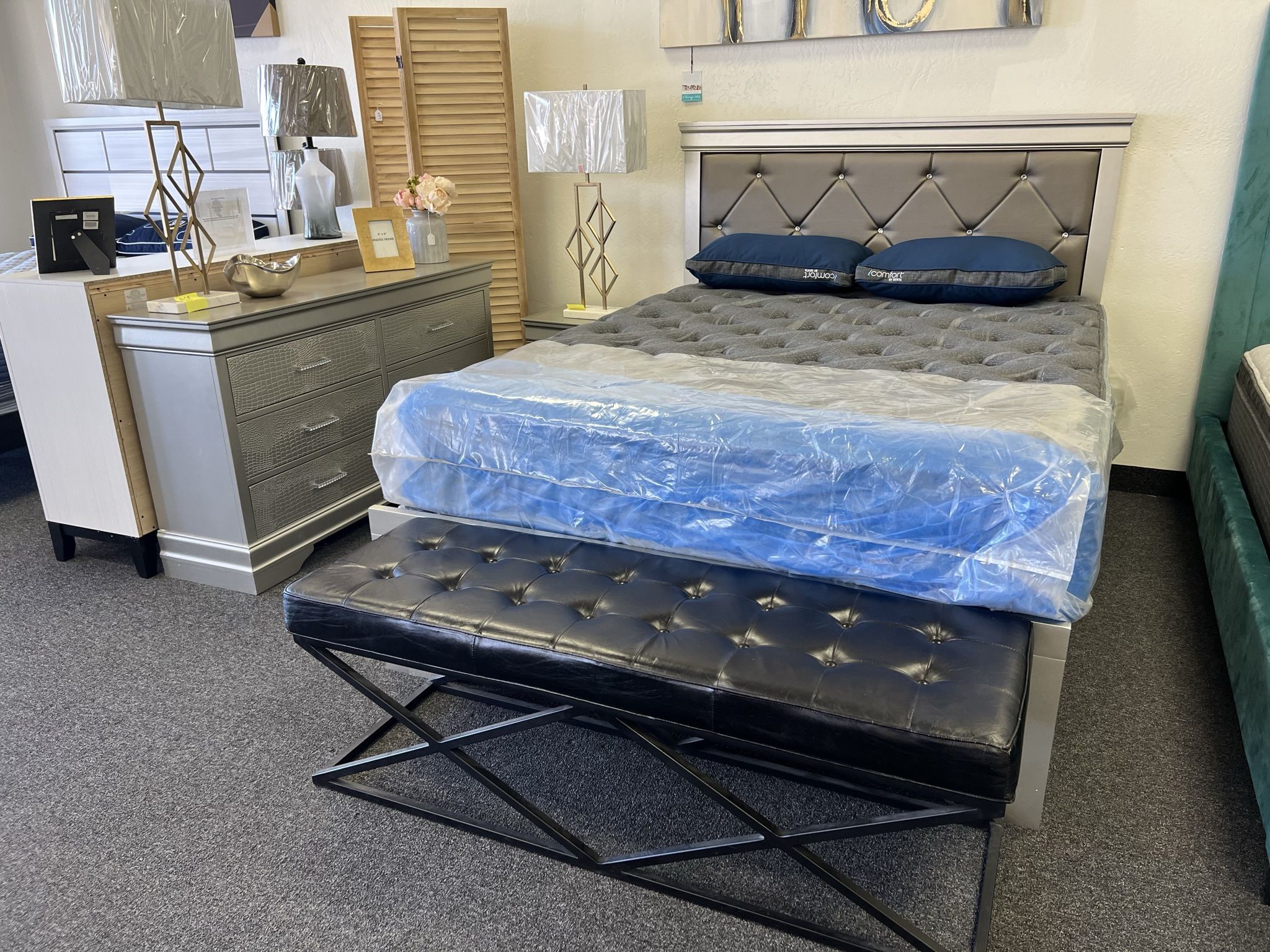 Queen 4 Piece Bedroom Set ✅ Financing Available - Bad or No Credit Accepted ✅