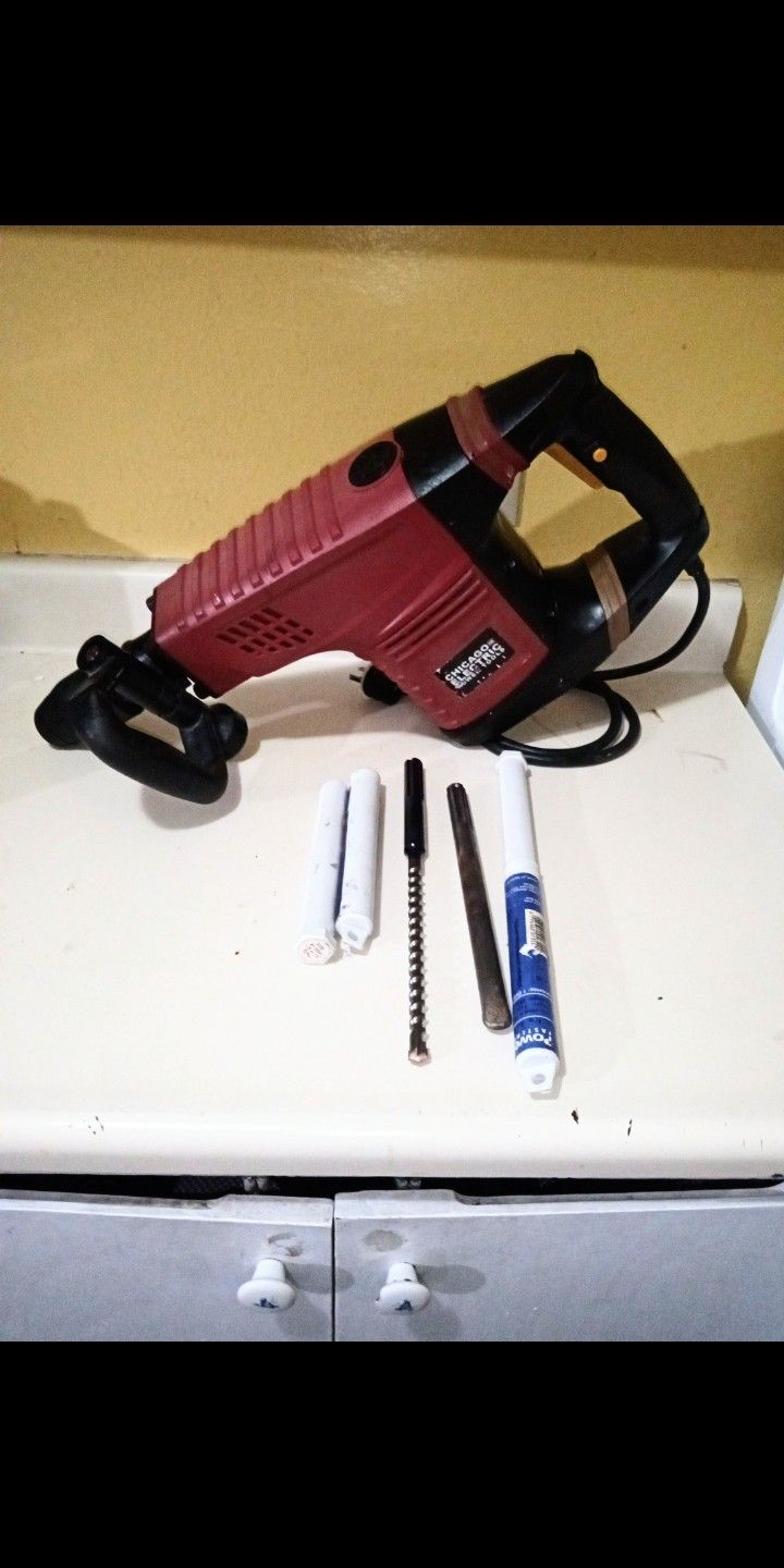 Chicago 62402. 15A   Demolition Hammer Corded With 2 New Bits & One Used This Hammer Just Been Serviced Internal Like New 
