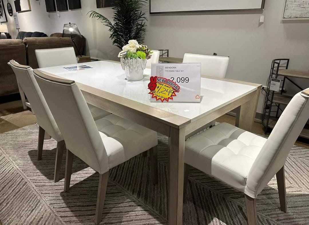 Ashley 7 Pcs Dining Room Set Table and 6 Chairs Wendora Bisque