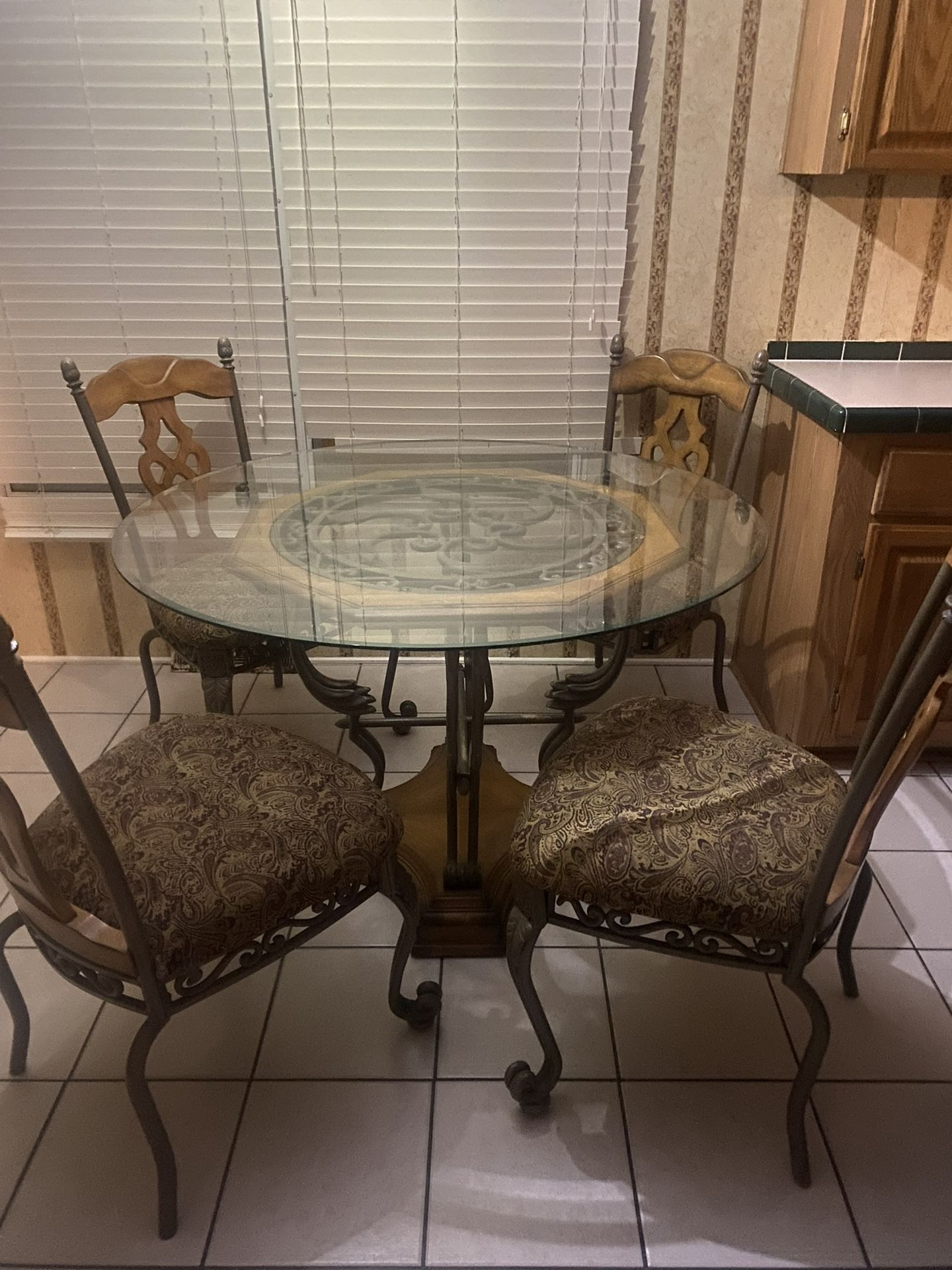 Ashley 5 Piece Dinning Table Set