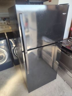 Whirlpool refrigerator top mount black 21.3 cu.ft