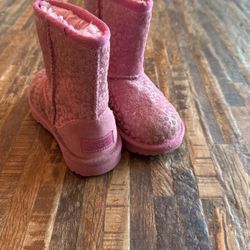 Ugg Girls Shoes Us 11 - Lighly Used