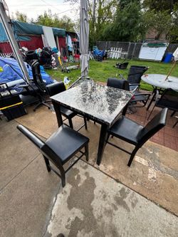 Dinning table with set of 4 chair