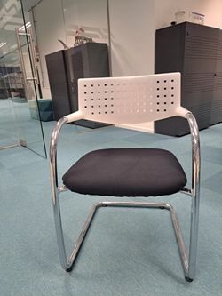 Vitra Visavis chair in good condition.