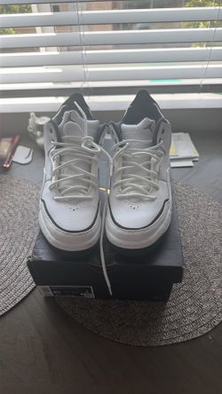 Jorden Courtside 23 (GS) Size 6.5Y, White/Black