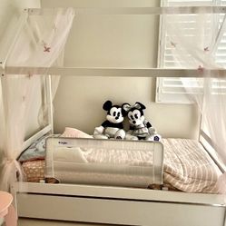 Twin Size House Bed With Trundle