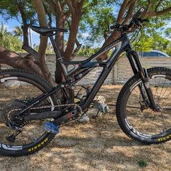 Specialized Enduro Expert Carbon w/ upgrades - S/M - 26 in