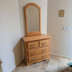3 drawer dresser w/mirror