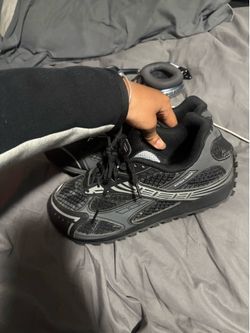 Botagas black and gray