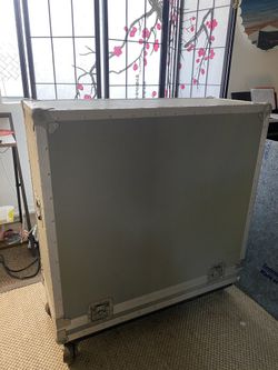GUITAR ROADCASE/UTILITIES/PROPS