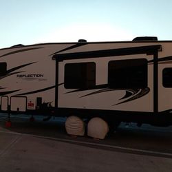 2022 Reflection Grand Design Travel Trailer 