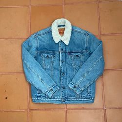 Levi's Men's Light Wash Denim Sherpa Trucker Jacket Size Medium Snap Closure