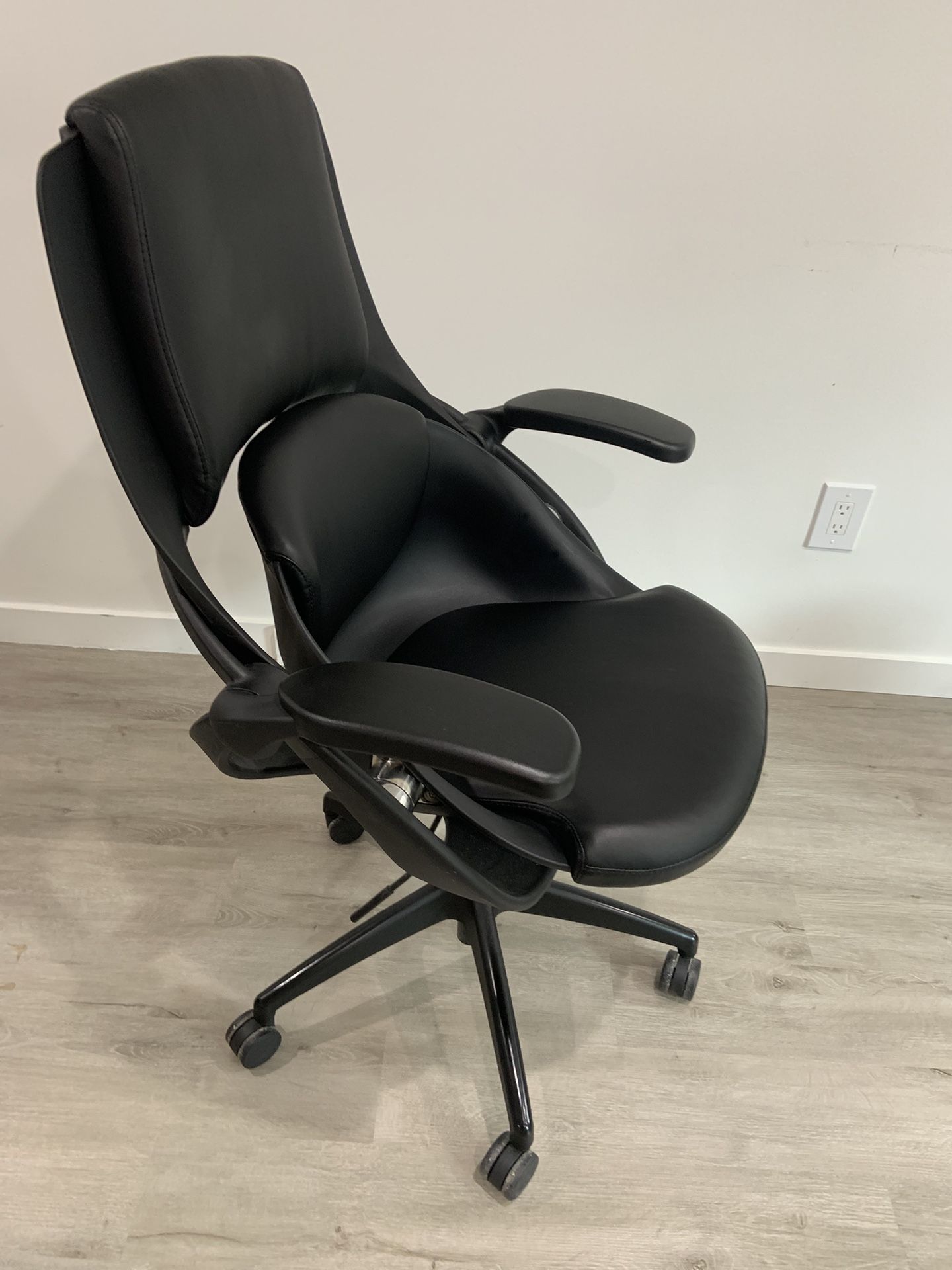 ALL33 BackStrong C1 Ergonomic Chair