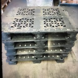 HEAVY DUTY PLASTIC PALLETS 37x32 $20