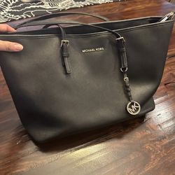 Moving Sale And Cleaning Things Out! Authentic Black Michael Kors Tote / Purse
