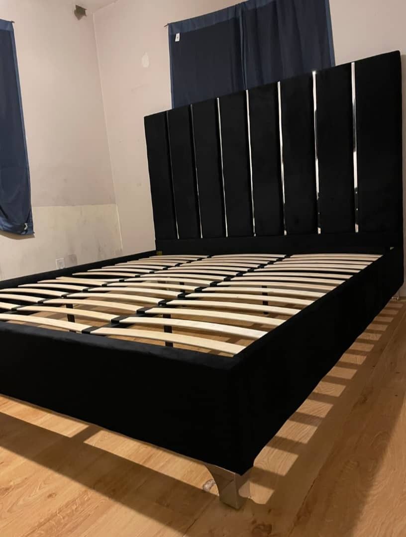 I am selling a queen bed.,All Products : American Fashion Style Bags On Sale