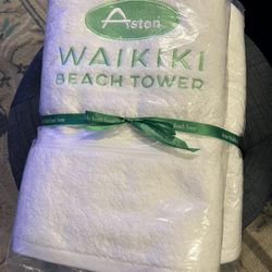 New In Bag Set Of ASTON TOWERS BEACH TOWELS New Condition Beach Towel 