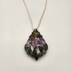 LeafAura Orgonite Pendant – EMF Protection and  Energy Balancing Necklace


Weighs  2. 4 oz

Height 3 in.

Width 2 in.

Thick .3  in.

4 MM chain plat