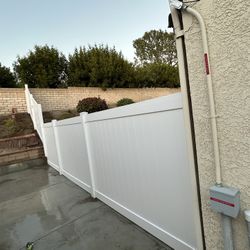 vinyl Fence 34$/ Ft. 