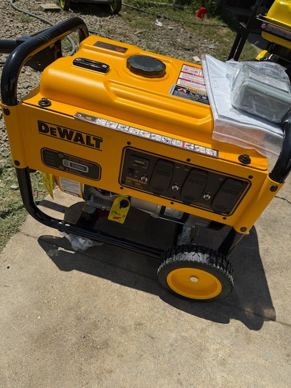 4500 / 4000- Watt Gas Powered Portable Generator with Idle Control, Covered Outlets and CO Protect -DXGNR4000
by
DEWALT