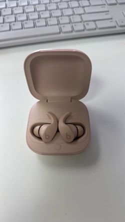 Beats usados por mi rosita claro
