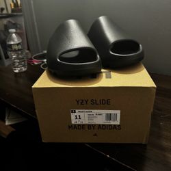 Yeezy slides black size 10-11