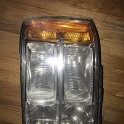 2008 GMC Sierra headlight assembly