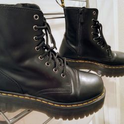 Dr. Martens -Jadon-Near New Hightop 