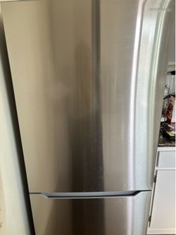 Insignia™ - 30 in. Wide 18.6 Cu. Ft. Bottom Freezer Refrigerator with ENERGY STAR Certification - Stainless Steel