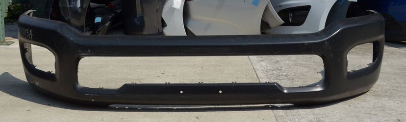 USED REF#M013A || 2019-2024 DODGE RAM 2500 | RAM 3500 || FRONT METAL BUMPER