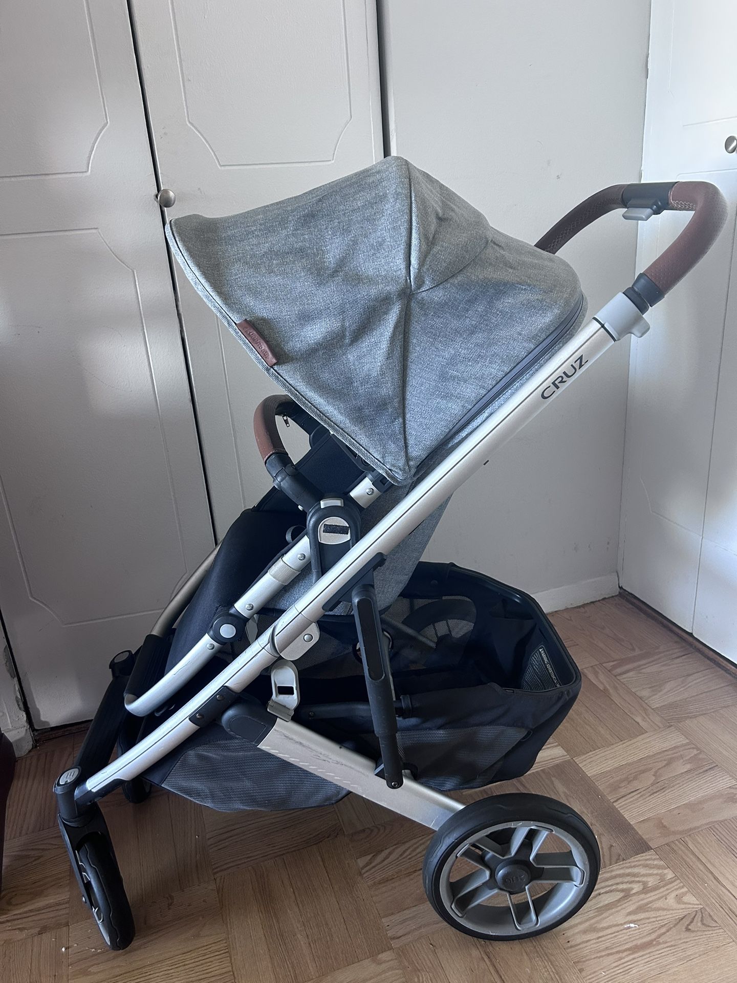 Uppababy Cruz V2 Stroller and Accessories Bundle- Excellent Condition