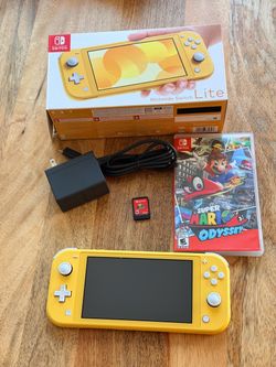 Nintendo Switch Lite Yellow + Super Mario Odyssey, Original Box & Charger