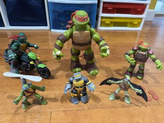 Teenage Mutant Ninja Turtles Lot Of Toys Figures Motorcycle Pizza Weapons
