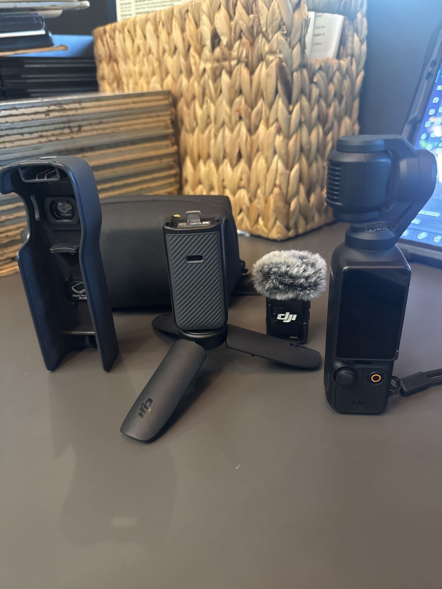 DJI Osmo Pocket 3 Creator Combo β Like New!